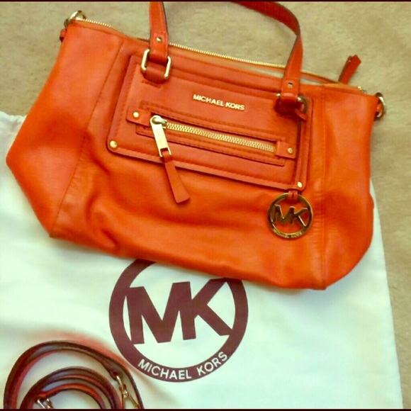 🎉SALE🎉 Excellent cond Michael Kors Gilmore lg - Picture 1 of 10
